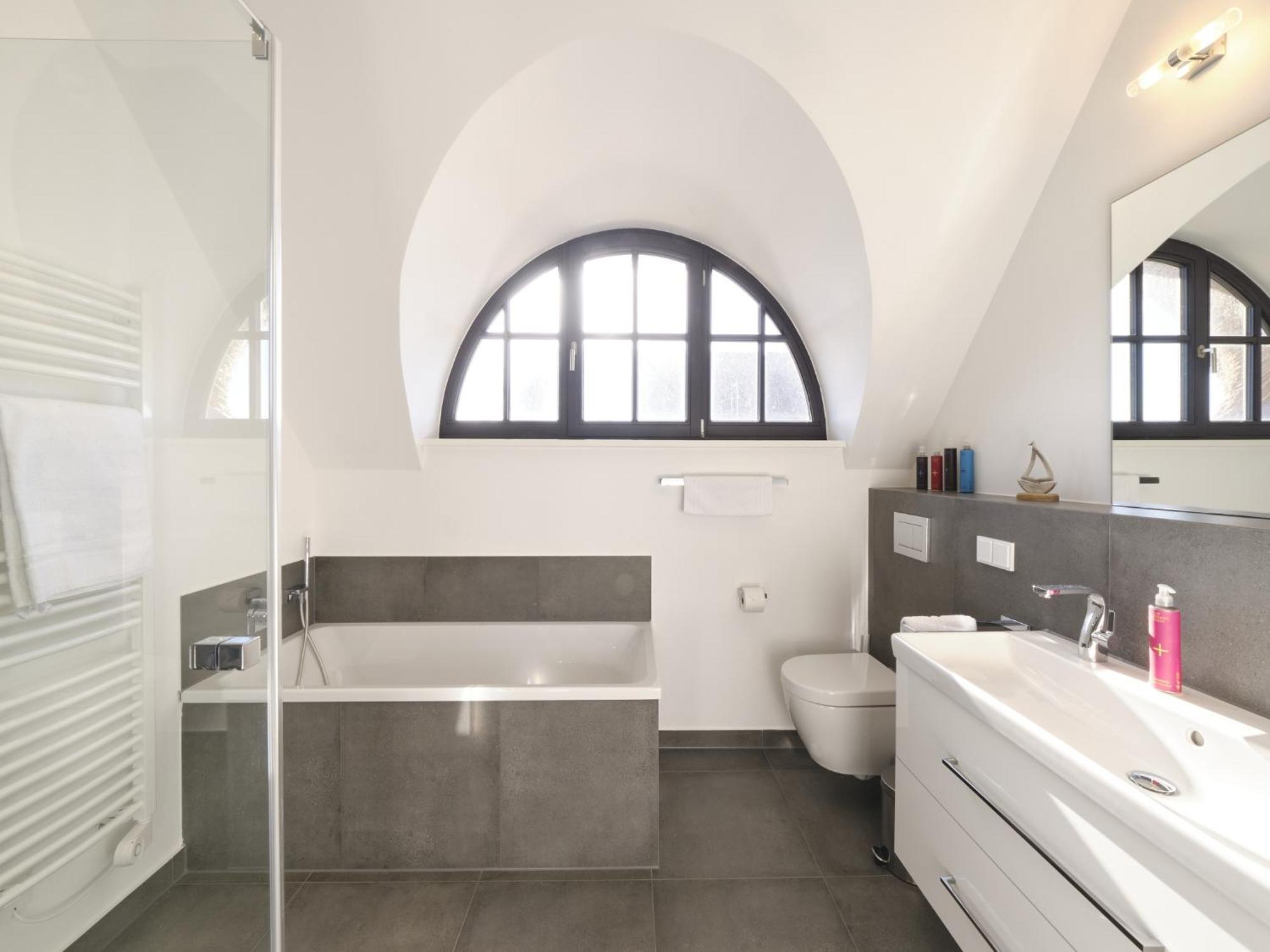Reetland Am Meer - Luxusplus Reetdachvilla Mit 4 Schlafzimmern, Aussensauna, Loungebereich Und Kamin G07 Dranske Zewnętrze zdjęcie