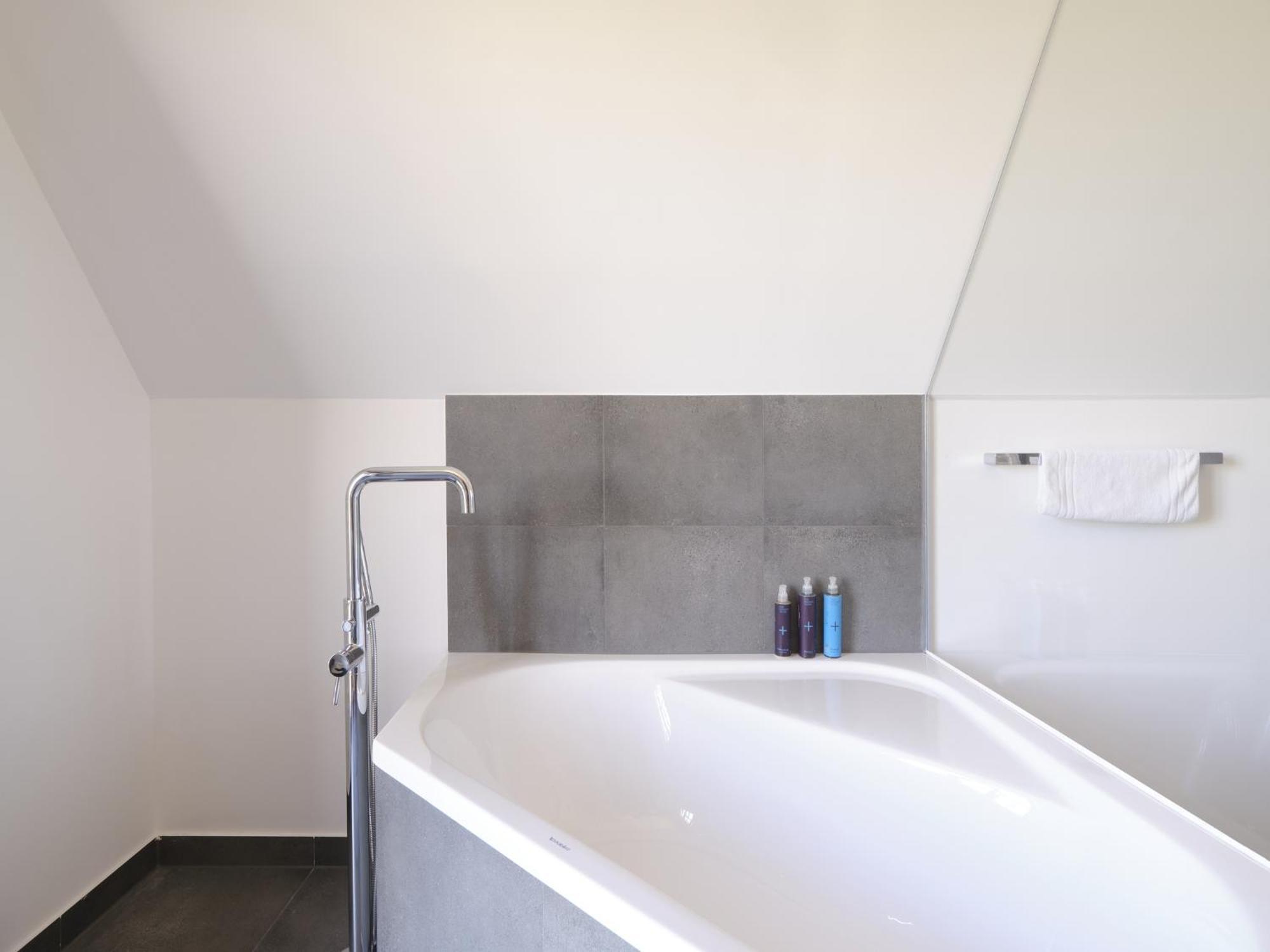 Reetland Am Meer - Luxusplus Reetdachvilla Mit 4 Schlafzimmern, Aussensauna, Loungebereich Und Kamin G07 Dranske Zewnętrze zdjęcie
